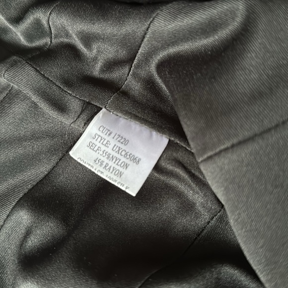 Tadashi lace and sequin/beaded embellished occasions top EUC size 8 - Picture 9 of 9